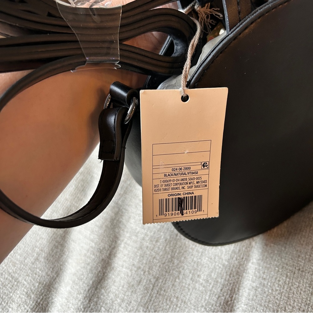 A New Day Circle Black and Tan Woven Crossbody NWT - Picture 4 of 6